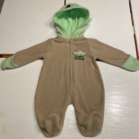 0-3 months Star Wars Baby Yoda The Child Mandolorian footed footies onesie - Picture 1 of 12